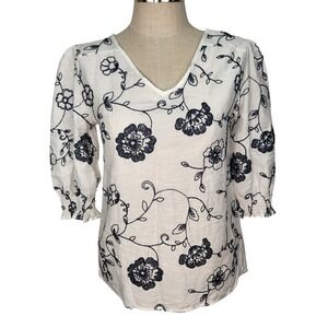 Kindred Floral Embroidered V-Neck Blouse White Navy Blue Boho Puff Sleeve M